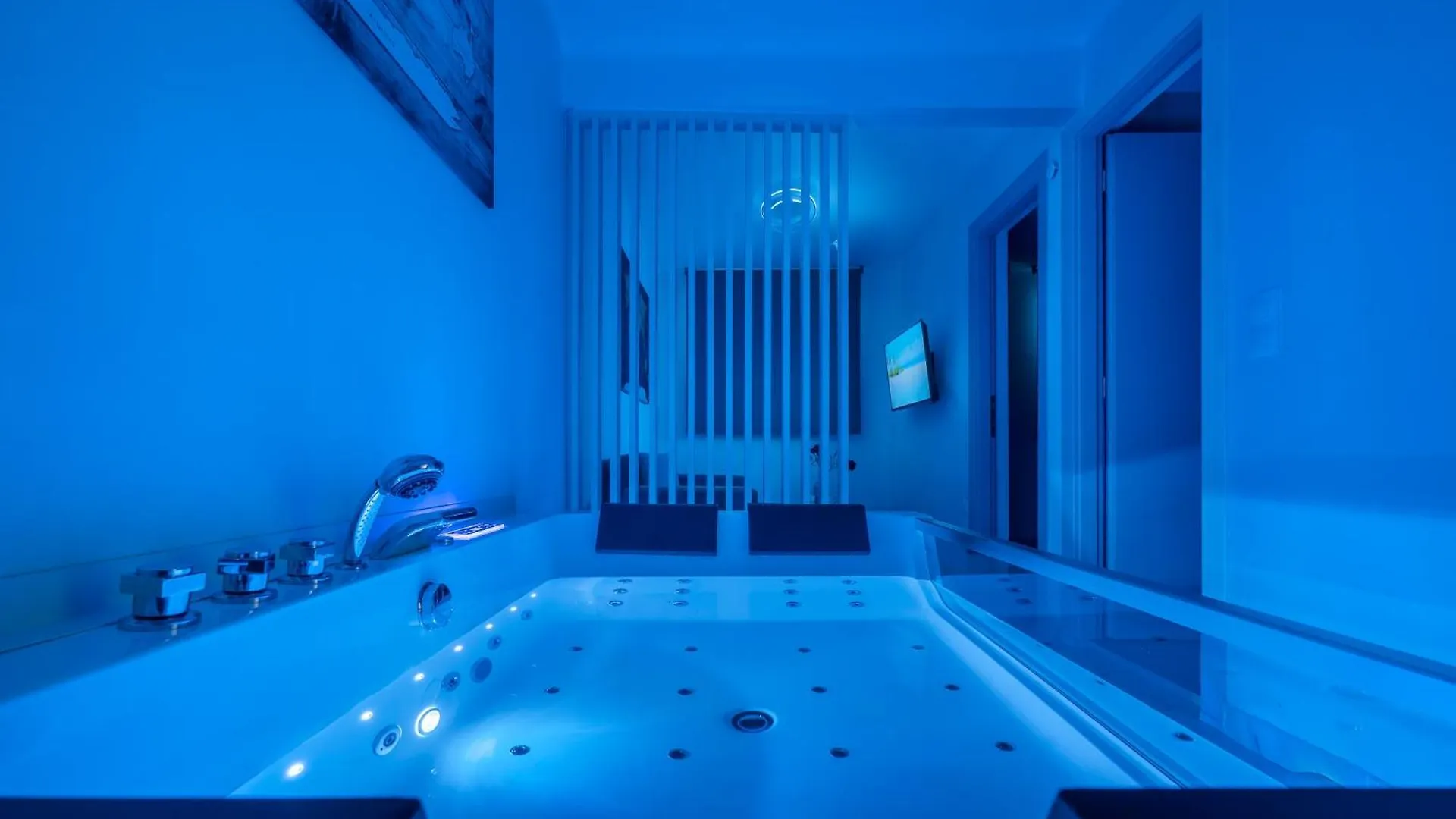 Apartment Premium Jacuzzi Suite At The City Center, By Aqua Platinum Thessaloniki